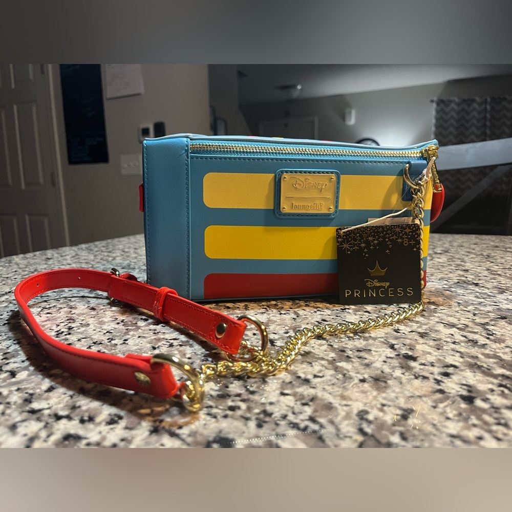 ⭐️ Disney Loungefly Snow White slice of cake crossbody purse